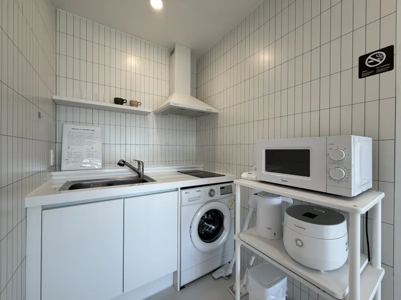 [Saekdal-dong, Seogwipo] South-facing floor-to-ceiling windows with ocean view, fenced dog playground, Building B, 2nd floor studio 9