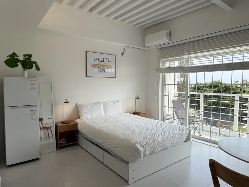 [Saekdal-dong, Seogwipo] South-facing floor-to-ceiling windows with ocean view, fenced dog playground, Building B, 2nd floor studio 3