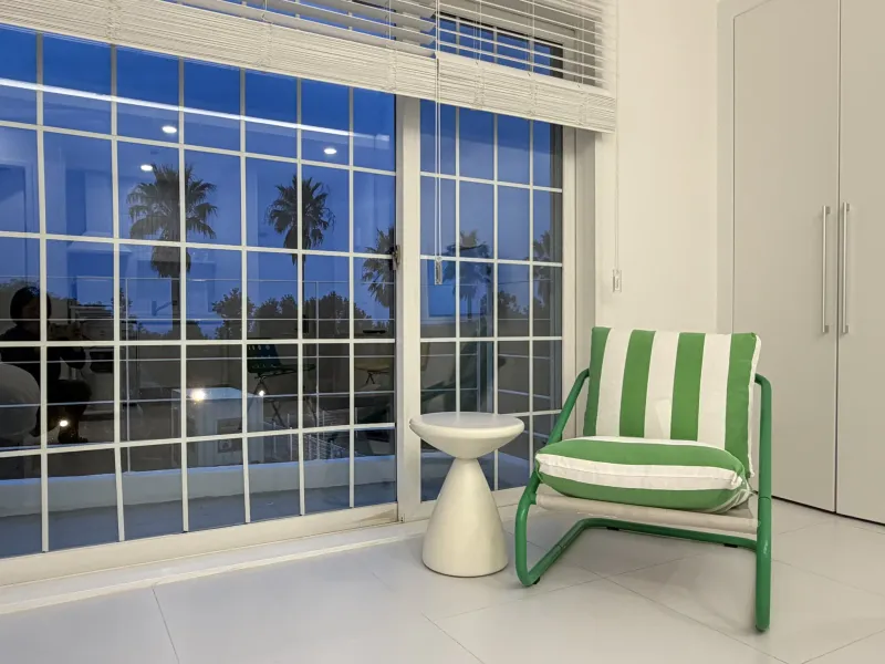 [Saekdal-dong, Seogwipo] South-facing floor-to-ceiling windows with ocean view, convenient location for travel, Building A, 2nd floor studio 13