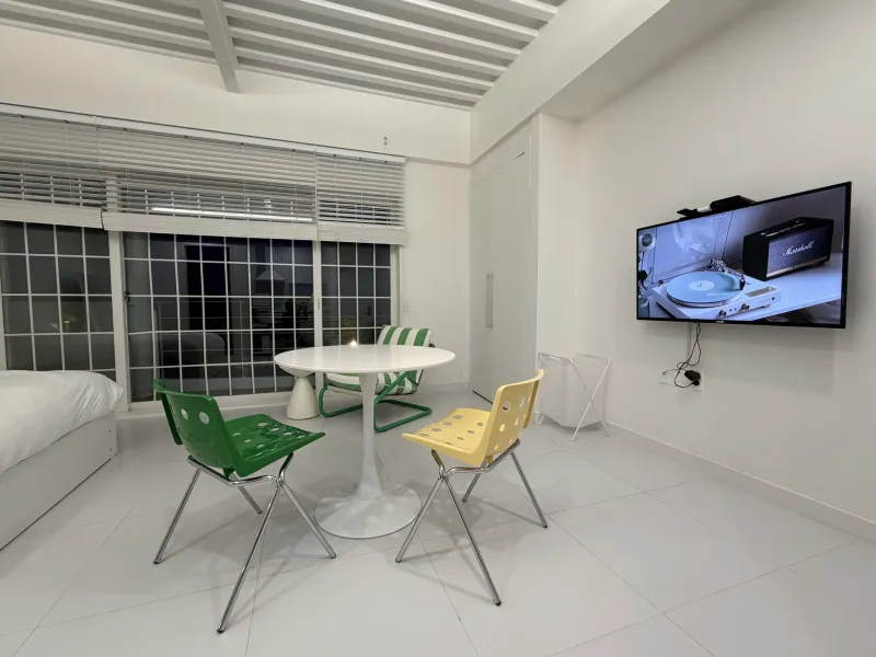 [Saekdal-dong, Seogwipo] South-facing floor-to-ceiling windows with ocean view, convenient location for travel, Building A, 2nd floor studio 12