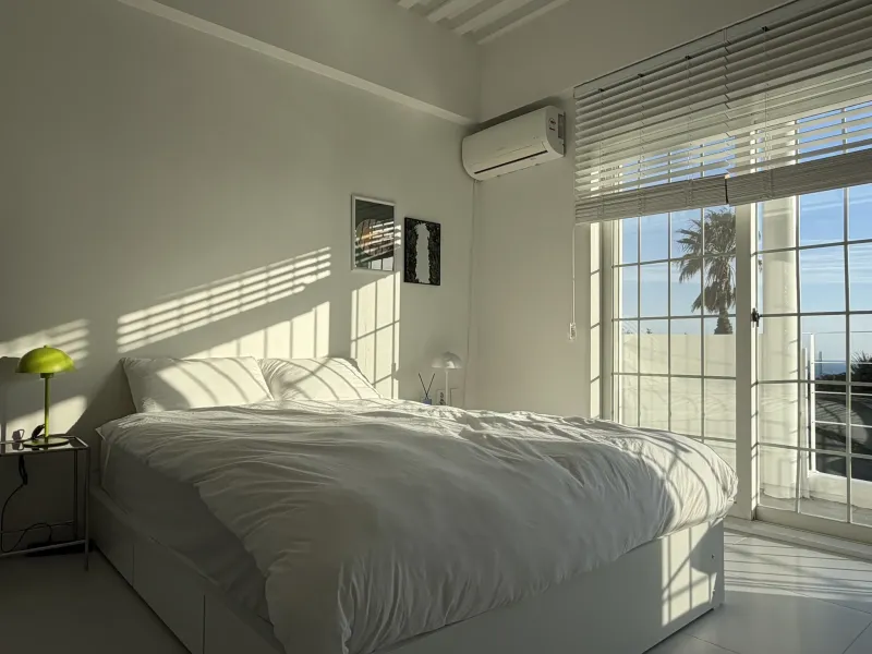 [Saekdal-dong, Seogwipo] South-facing floor-to-ceiling windows with ocean view, convenient location for travel, Building A, 2nd floor studio 2