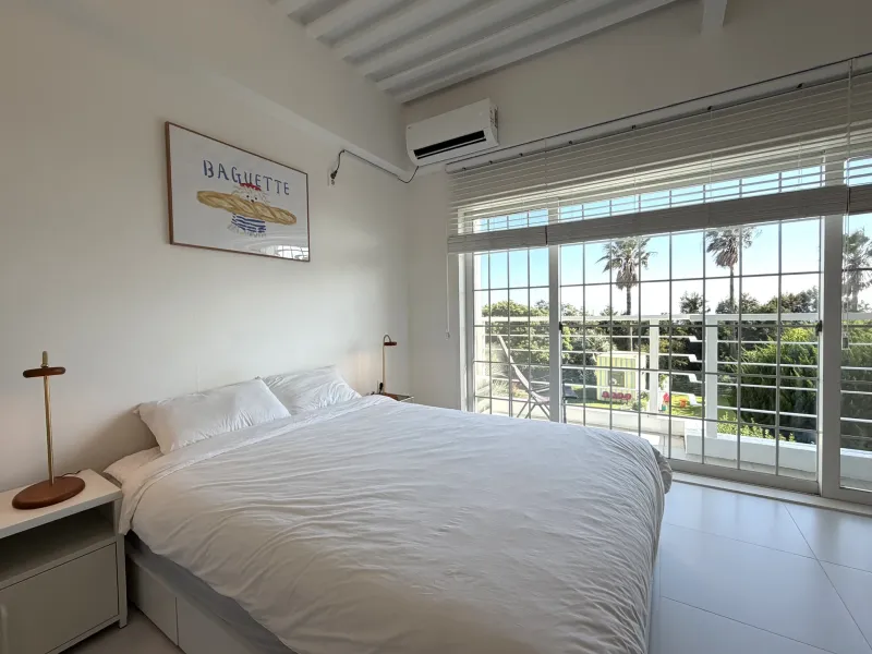 [Saekdal-dong, Seogwipo] South-facing floor-to-ceiling windows with ocean view, fenced dog playground, Building B, 2nd floor studio 4