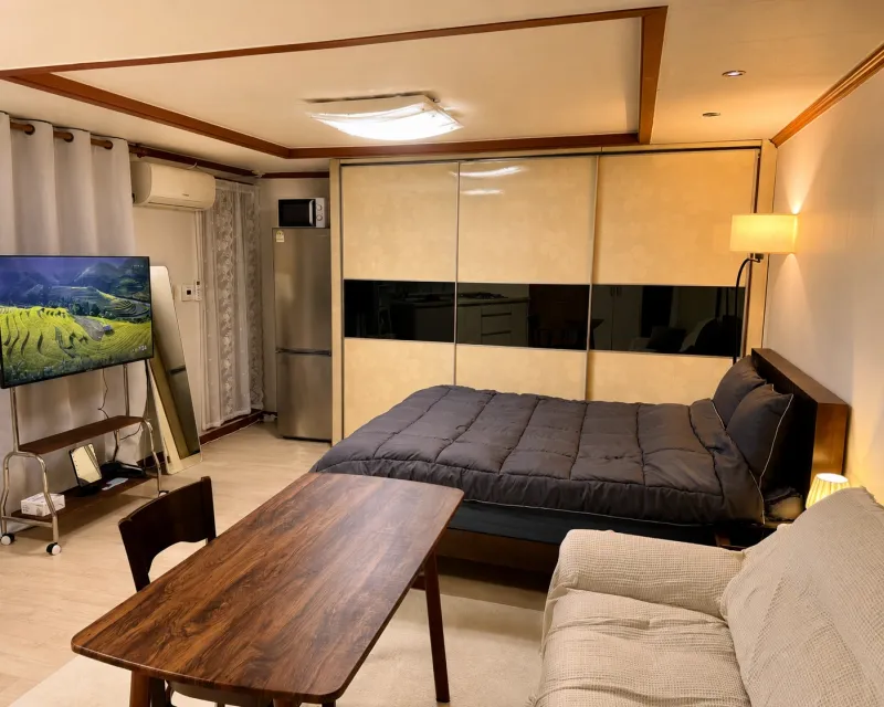[Yongsan, Seoul] Cozy 8-Pyeong Studio in Yongnidan-gil/Samgakji 2