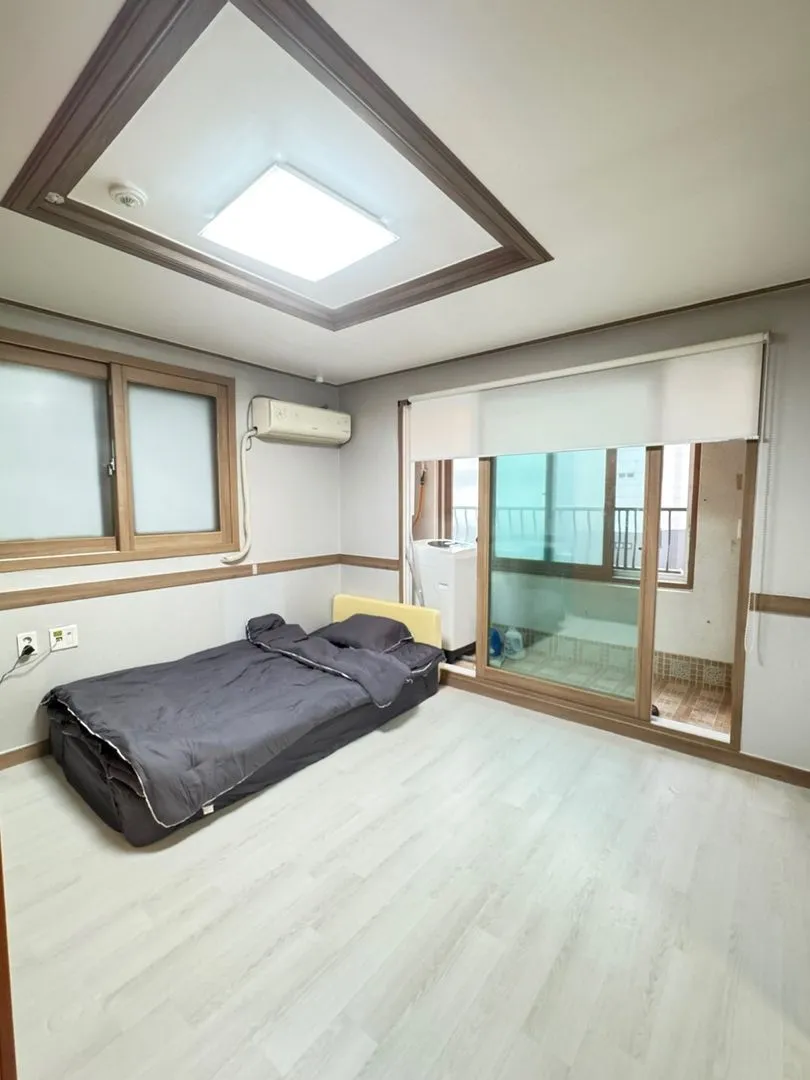 Maetan-dong Quiet One-Bedroom House