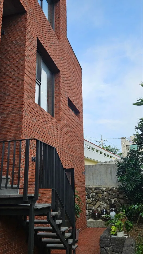 [Daejeong, Seogwipo] Entire 4th floor accommodation with a view of the ocean and Sanbangsan Mountain 94