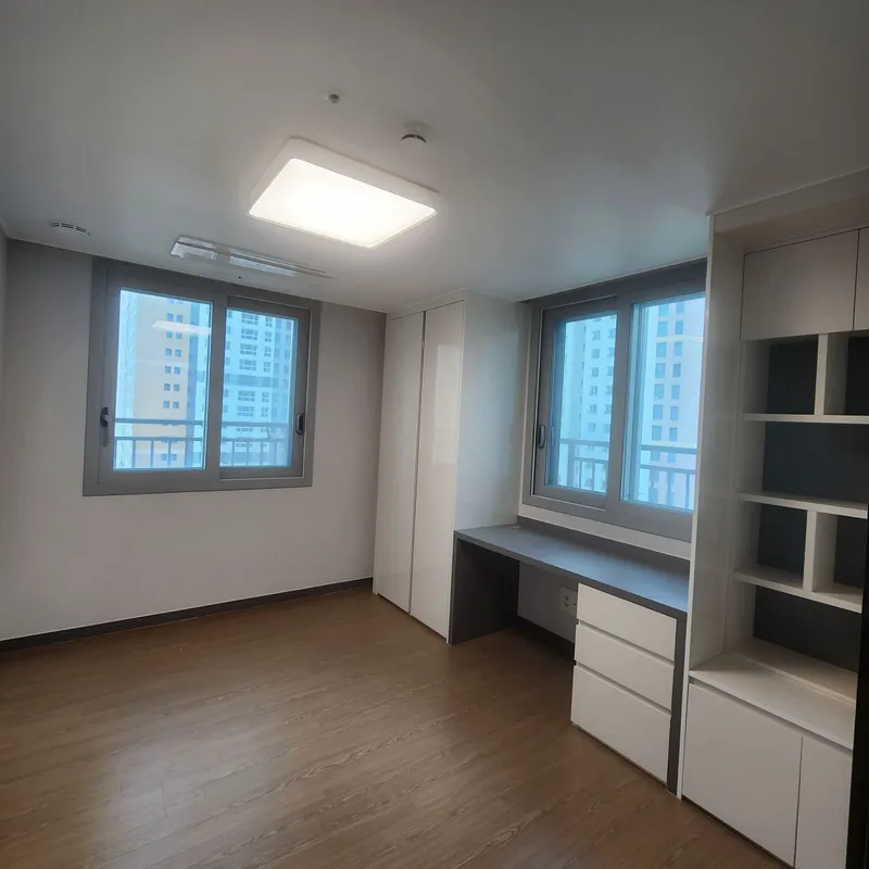[Yeonsu, Incheon] 10-person ocean view full air conditioning 35 pyeong newly built 4-room apt 55