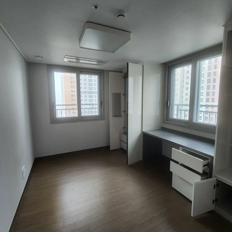 [Yeonsu, Incheon] 10-person ocean view full air conditioning 35 pyeong newly built 4-room apt 50