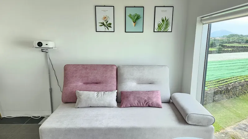 [Gujwa, Jeju] A detached house with a beautiful view of the sea, stone walls, and fields, 30 seconds from the entrance to the complex. 51