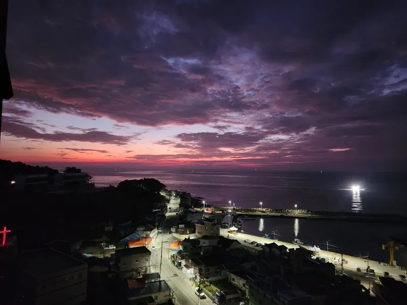 [Yeongdeok] Ocean view, sunrise ocean view 26 pyeong two-room apartment 28