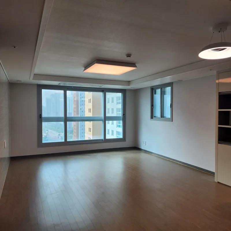 [Yeonsu, Incheon] 10-person ocean view full air conditioning 35 pyeong newly built 4-room apt 38