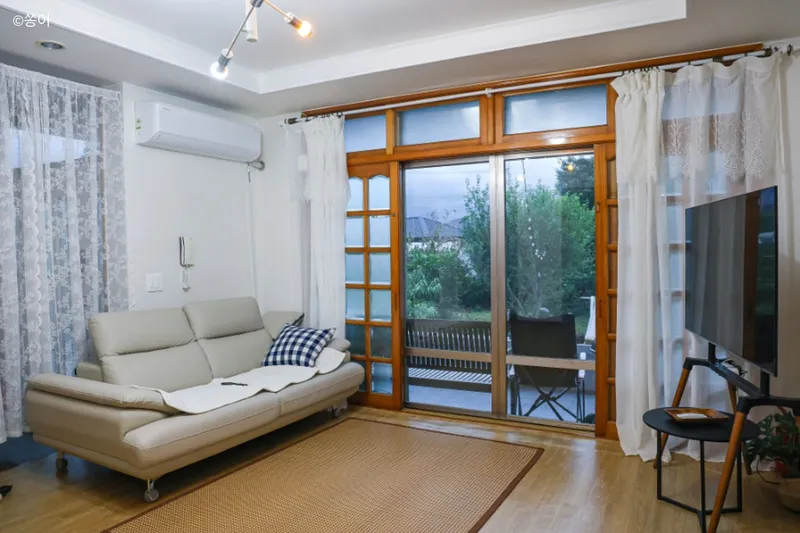 [Hallim, Jeju] Private accommodation with a garden and yard where you can feel the seasons 13