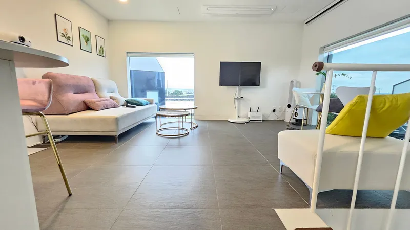 [Gujwa, Jeju] A detached house with a beautiful view of the sea, stone walls, and fields, 30 seconds from the entrance to the complex. 107