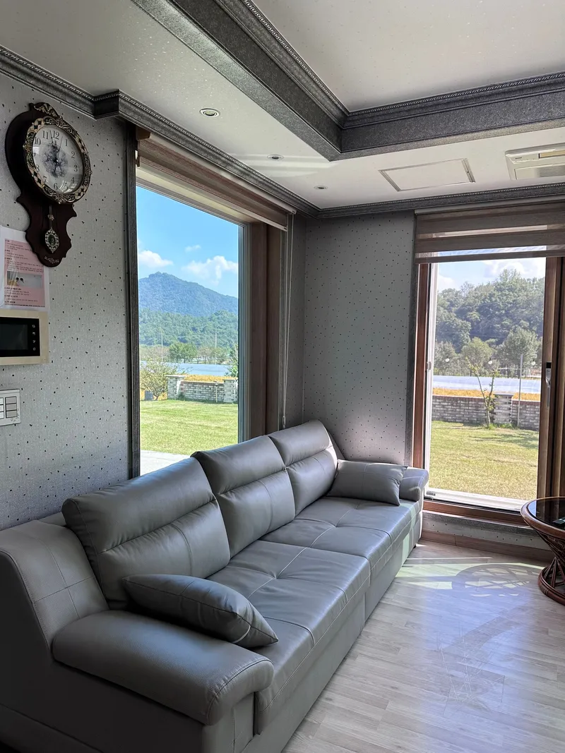 [Hamyang] A two-story independent karaoke and barbecue place like a gallery in Nonview 3