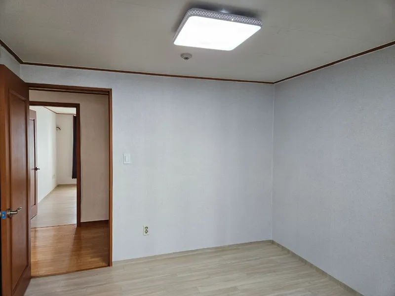 [Gwanak, Seoul] 40 pyeong apartment, 4 large rooms, 1 large living room 3