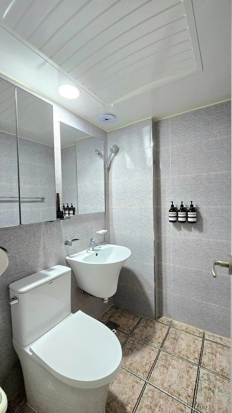 [Gangseo, Seoul] Stay for single life with high ceiling and glass windows 5