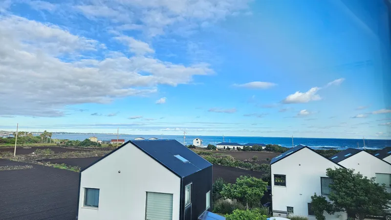 [Gujwa, Jeju] A detached house with a beautiful view of the sea, stone walls, and fields, 30 seconds from the entrance to the complex. 23