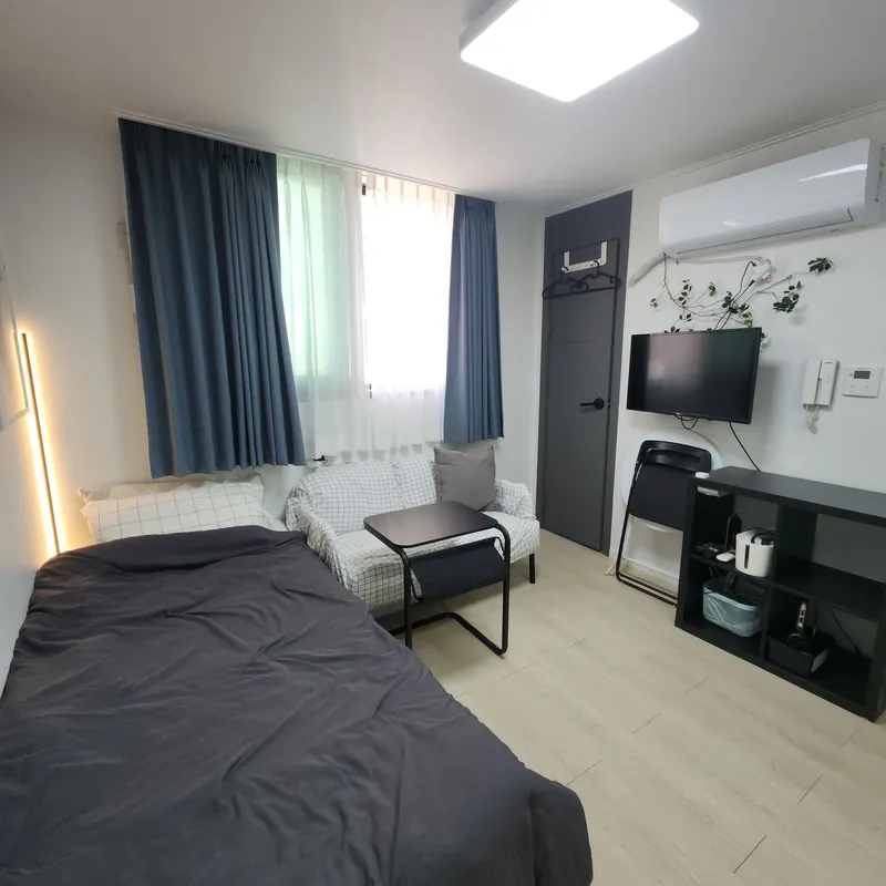 [Suyeong, Busan] 3 minutes walk from Gwangan Station, 10 minutes walk from the beach, excellent transportation and commercial district, full options 2