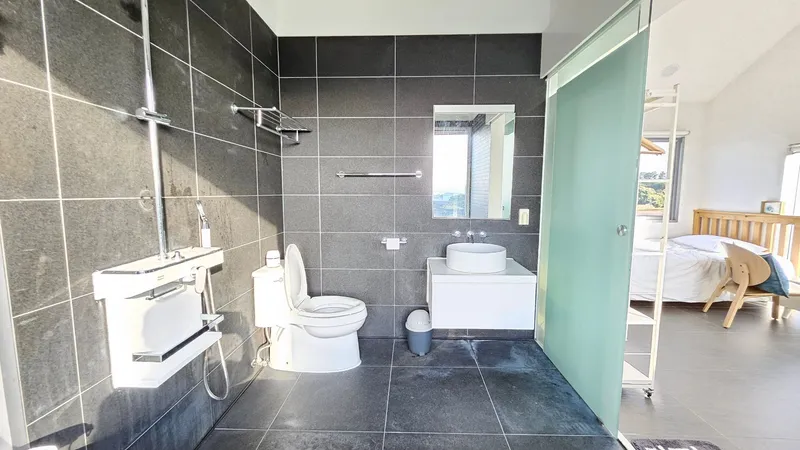 [Gujwa, Jeju] A detached house with a beautiful view of the sea, stone walls, and fields, 30 seconds from the entrance to the complex. 108