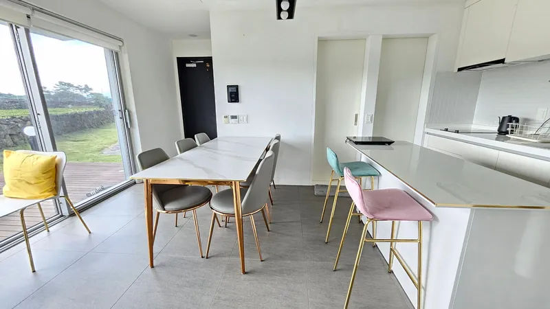 [Gujwa, Jeju] A detached house with a beautiful view of the sea, stone walls, and fields, 30 seconds from the entrance to the complex. 111