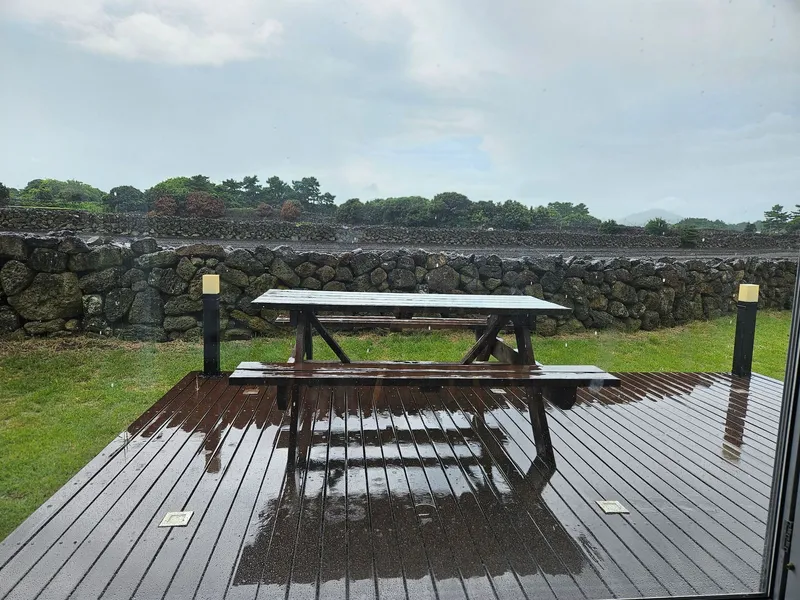 [Gujwa, Jeju] A detached house with a beautiful view of the sea, stone walls, and fields, 30 seconds from the entrance to the complex. 83