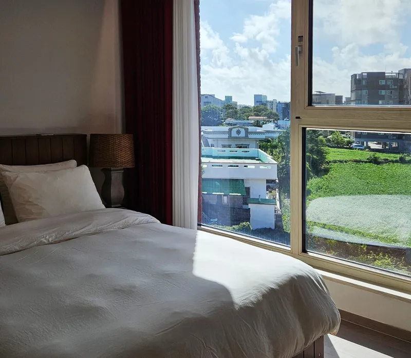 [Daejeong, Seogwipo] Entire 4th floor accommodation with a view of the ocean and Sanbangsan Mountain 72