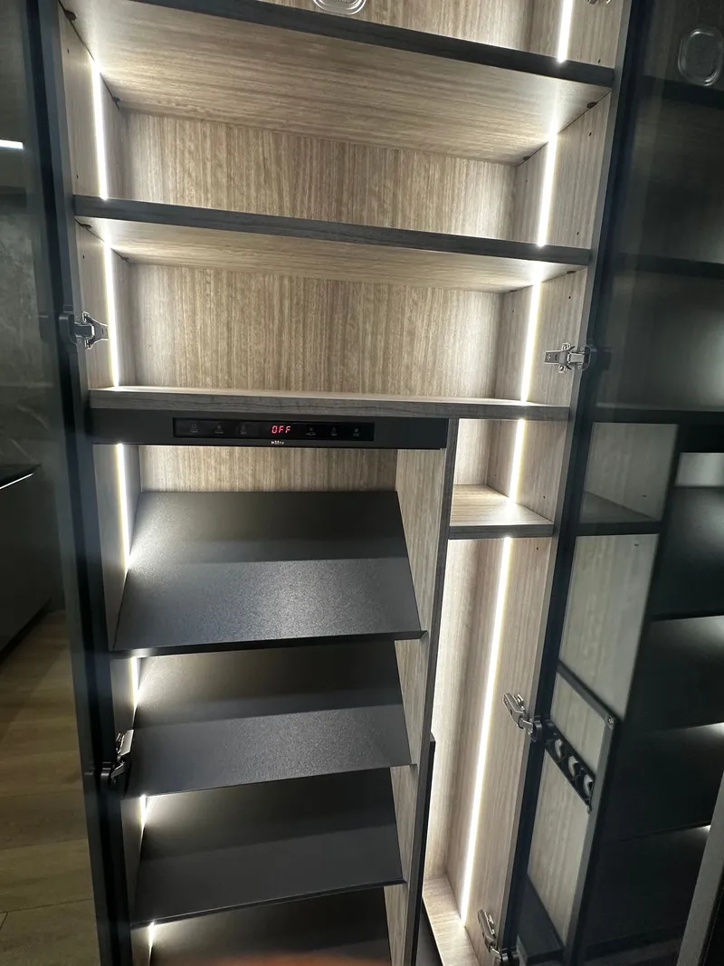 [Gangnam, Seoul] #5 min walk from Yeoksam Station #Queen size bed #Free parking 10