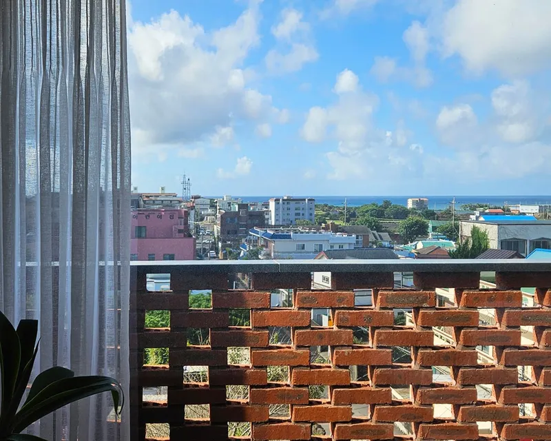 [Daejeong, Seogwipo] Entire 4th floor accommodation with a view of the ocean and Sanbangsan Mountain 64