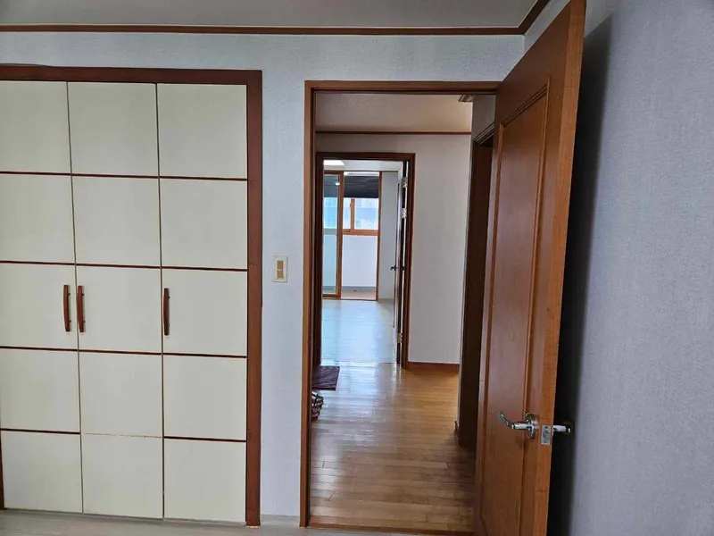 [Gwanak, Seoul] 40 pyeong apartment, 4 large rooms, 1 large living room 9
