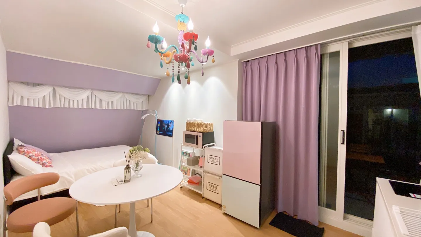 Seogyo-dong One-Bedroom House