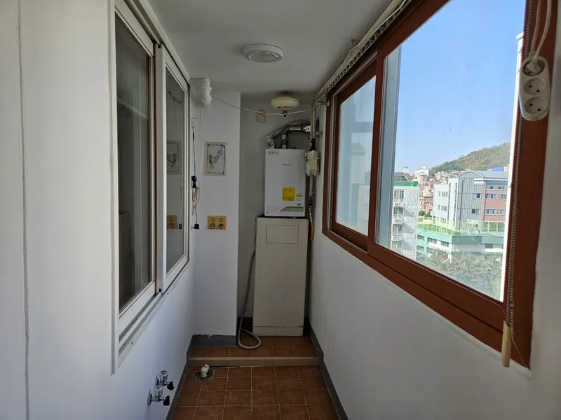 [Gwanak, Seoul] 40 pyeong apartment, 4 large rooms, 1 large living room 40