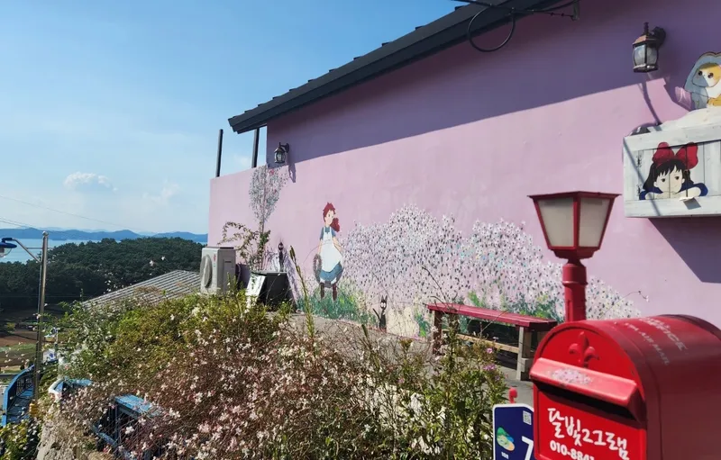 [Namhae] A pool villa accommodation with a wide-open ocean view and charming, fairytale-like decor. 2