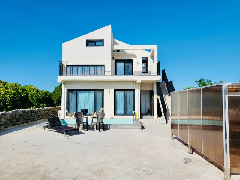 [Hangyeong, Jeju][Panpo] Super Special Price_ Panpo Port Private Duplex with Spacious Yard, Swimming Pool, and BBQ Zone 89
