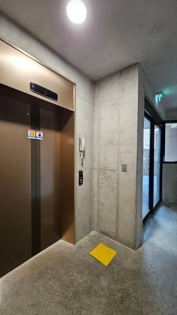 [Daejeong, Seogwipo] Entire 4th floor accommodation with a view of the ocean and Sanbangsan Mountain 102
