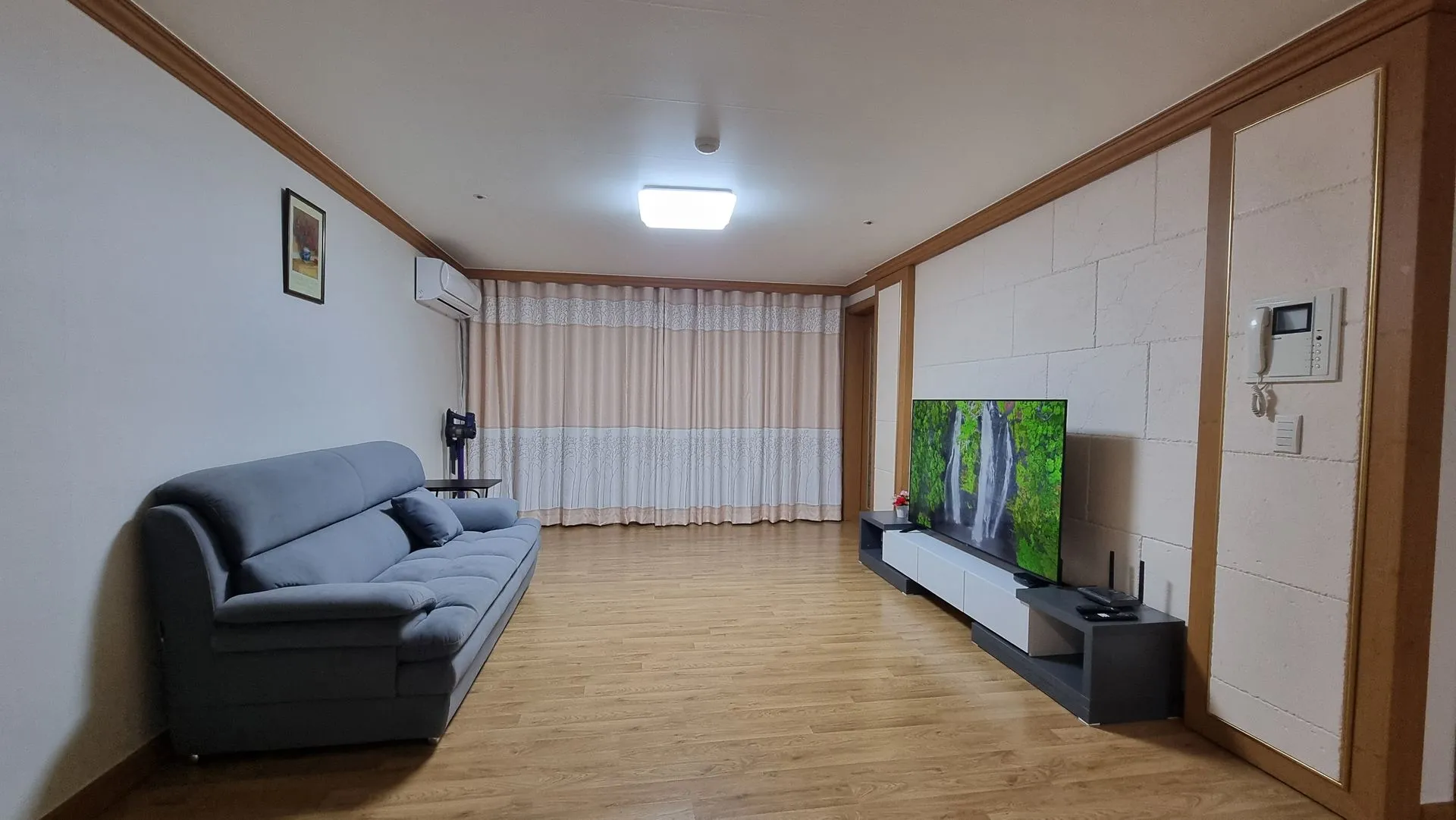 Cheongbuk-eup Three-Bedroom Apartment