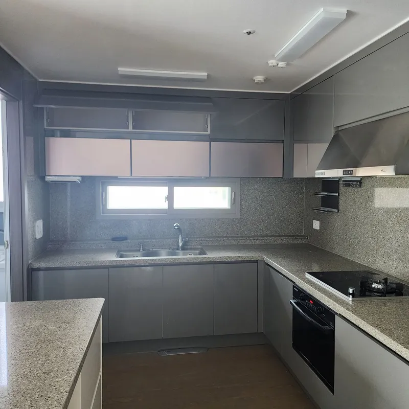 [Yeonsu, Incheon] 10-person ocean view full air conditioning 35 pyeong newly built 4-room apt 44