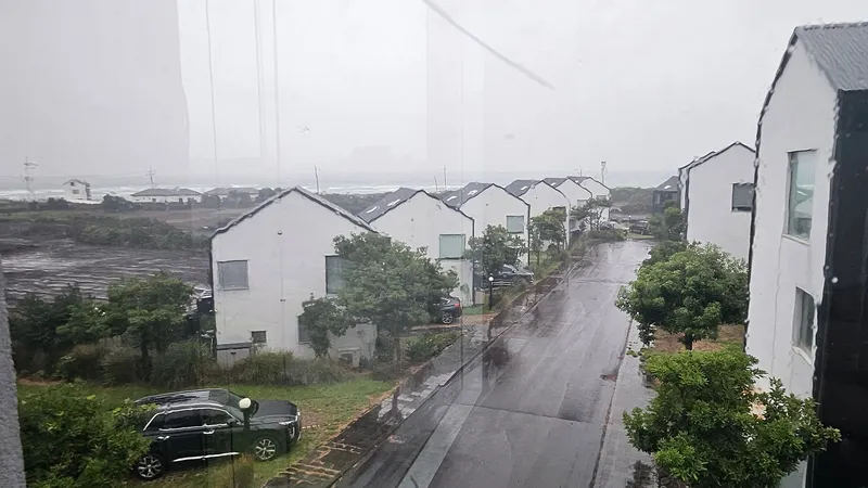 [Gujwa, Jeju] A detached house with a beautiful view of the sea, stone walls, and fields, 30 seconds from the entrance to the complex. 62
