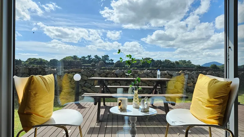 [Gujwa, Jeju] A detached house with a beautiful view of the sea, stone walls, and fields, 30 seconds from the entrance to the complex. 74