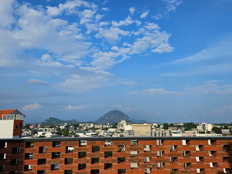 [Daejeong, Seogwipo] Entire 4th floor accommodation with a view of the ocean and Sanbangsan Mountain 89