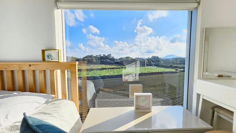 [Gujwa, Jeju] A detached house with a beautiful view of the sea, stone walls, and fields, 30 seconds from the entrance to the complex. 5