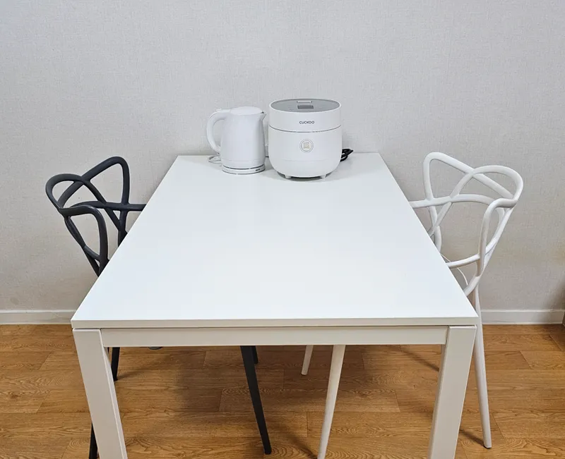 [Suwon][Suwon Yeongtong A] Yeongtong Station Officetel Fully Furnished 3