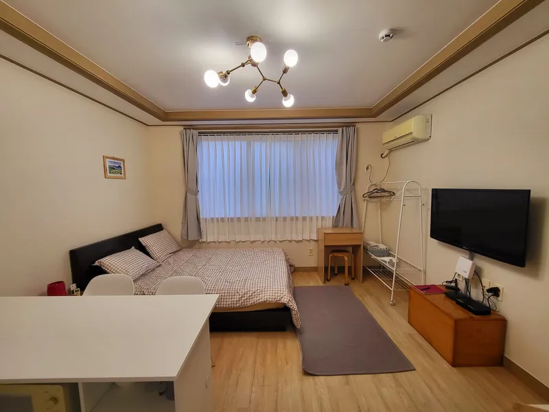 [Gujwa, Jeju] Pyeongdae Sea, Oreum View Spacious One Room Stay #101 3