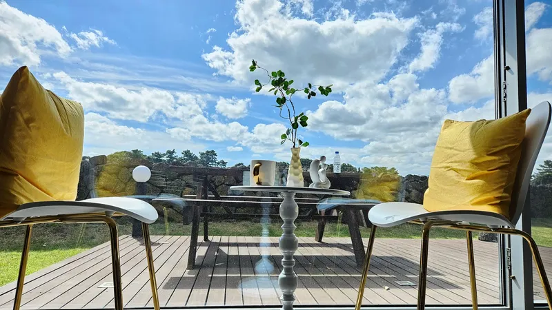 [Gujwa, Jeju] A detached house with a beautiful view of the sea, stone walls, and fields, 30 seconds from the entrance to the complex. 73
