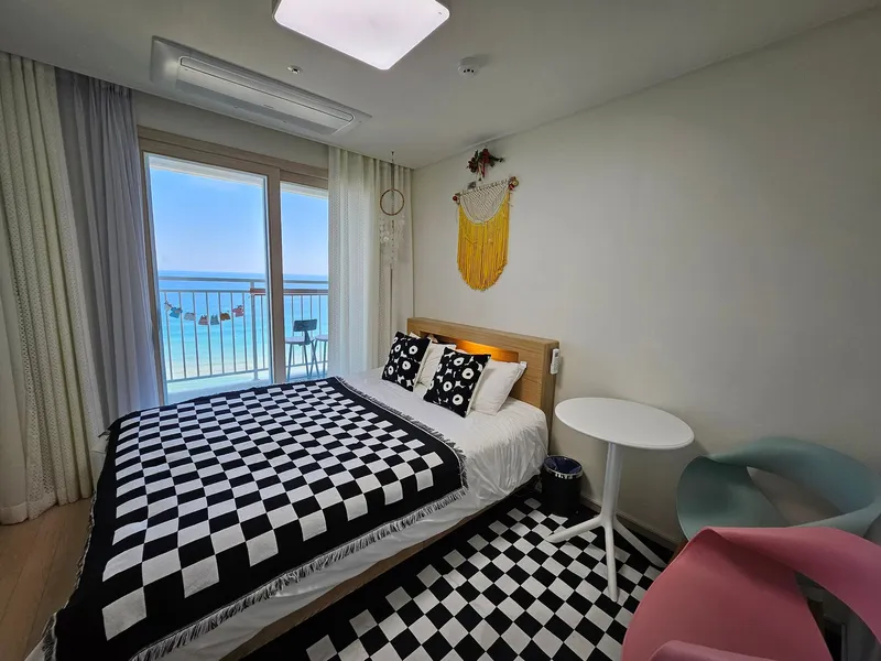 [Yangyang] E7-9 Front ocean view, bed sunrise, full option, high floor, quiet healing accommodation. Netflix provided 9