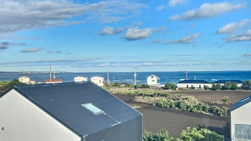 [Gujwa, Jeju] A detached house with a beautiful view of the sea, stone walls, and fields, 30 seconds from the entrance to the complex. 18