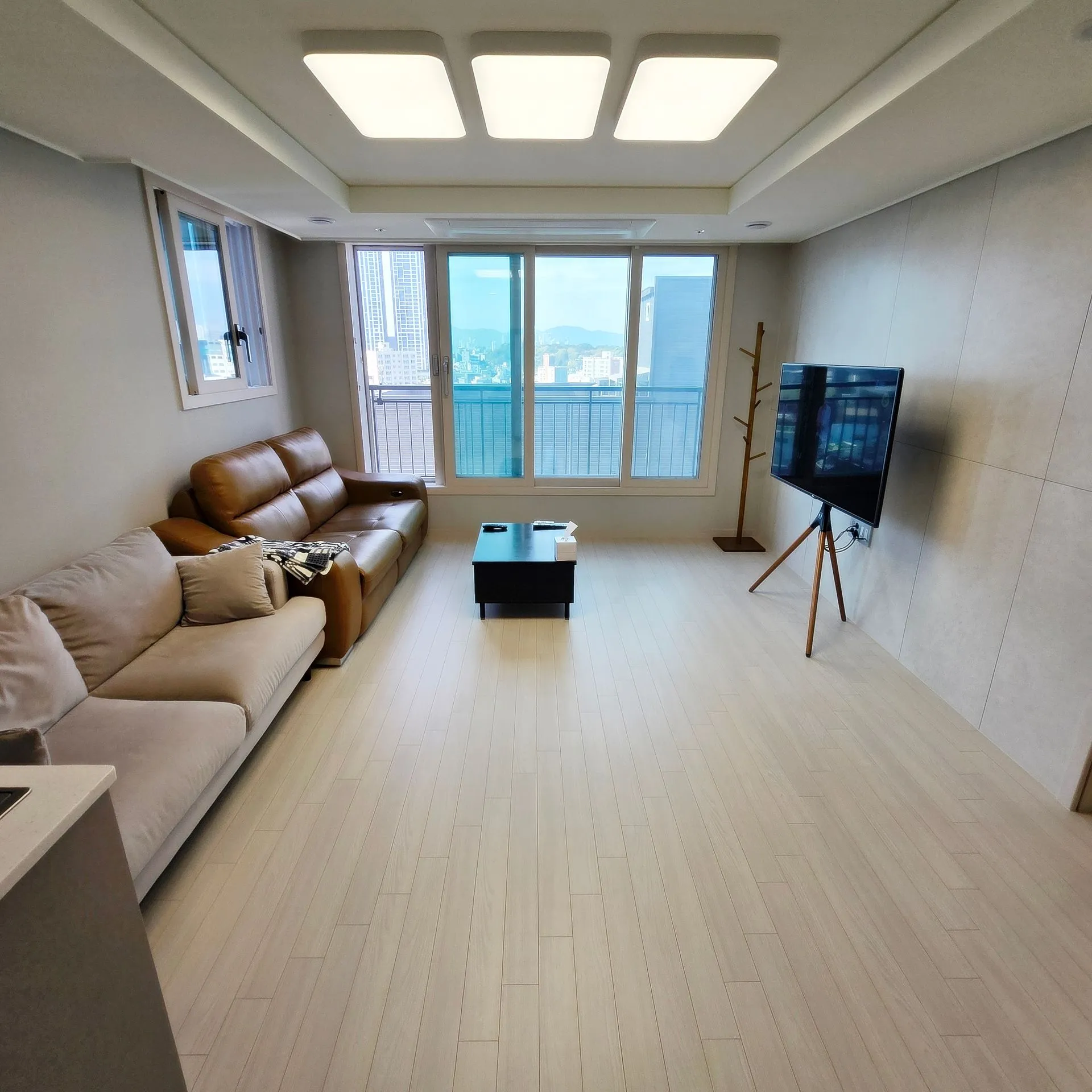 Seoseongno 1(il)-ga Pet-Friendly Three-Bedroom
