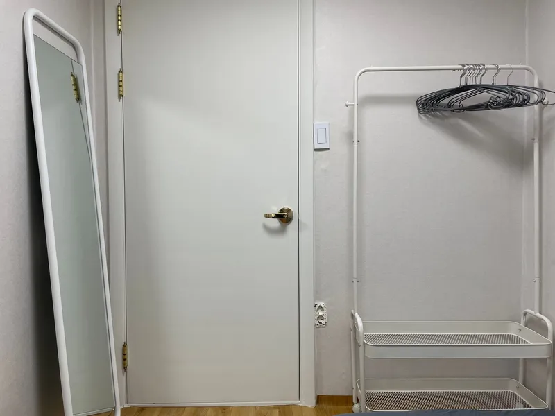 [Mapo, Seoul] 5-minute walk from Hongik Univ. Station, three-room 8