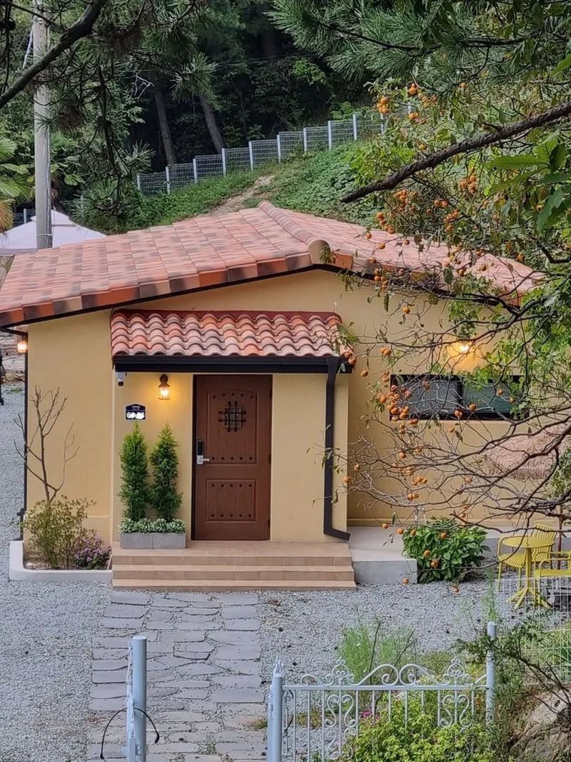 [Tongyeong] # Private, spacious, emotional detached house # Mountain and sea leisure activities # Yard fishing 37