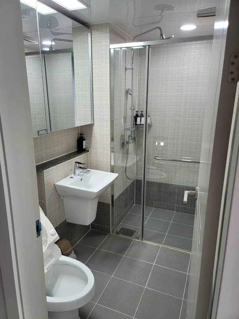 [Donghae] Room 1210 Latex Queen Bed + Additional Desk 18