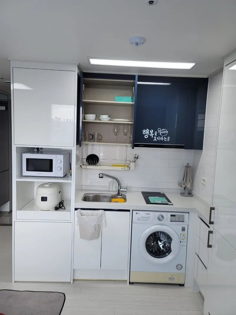 [Donghae] Room 1210 Latex Queen Bed + Additional Desk 16