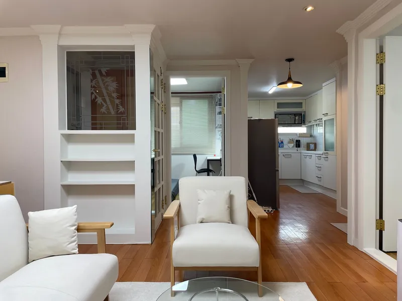 [Mapo, Seoul] 5-minute walk from Hongik Univ. Station, three-room 3